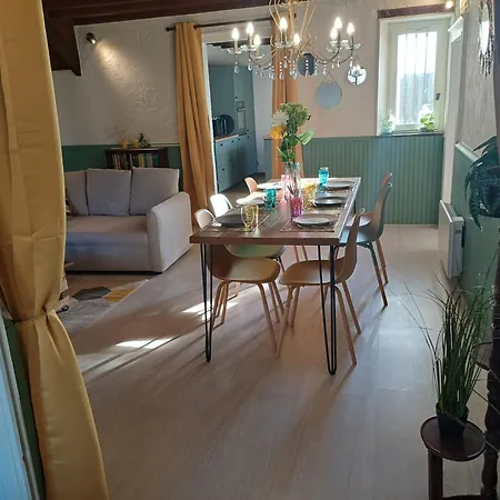 De La Ferme La Belle St Fli Semesterbostad *